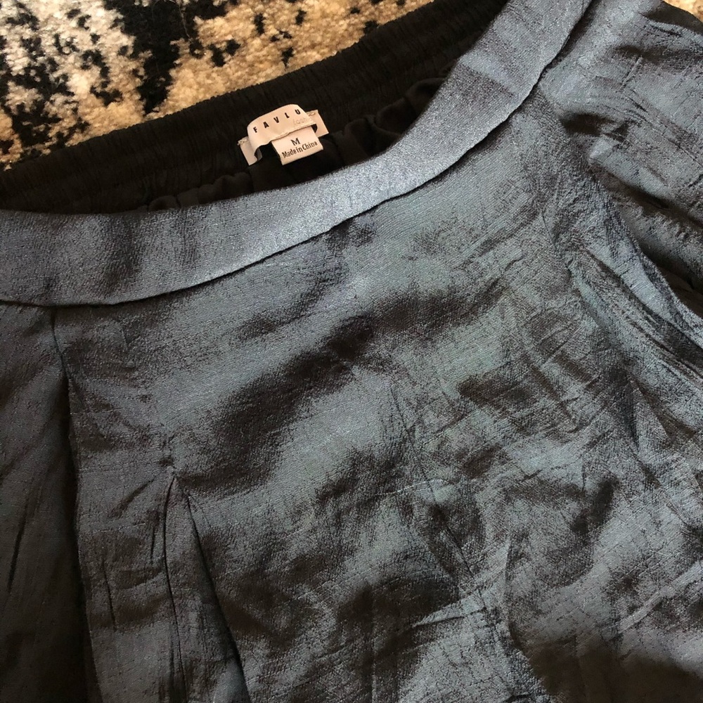 black, wide leg, flowy pant.